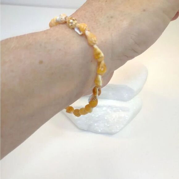 Seashell Bracelet 8 inches Handmade - Picture 2 of 10